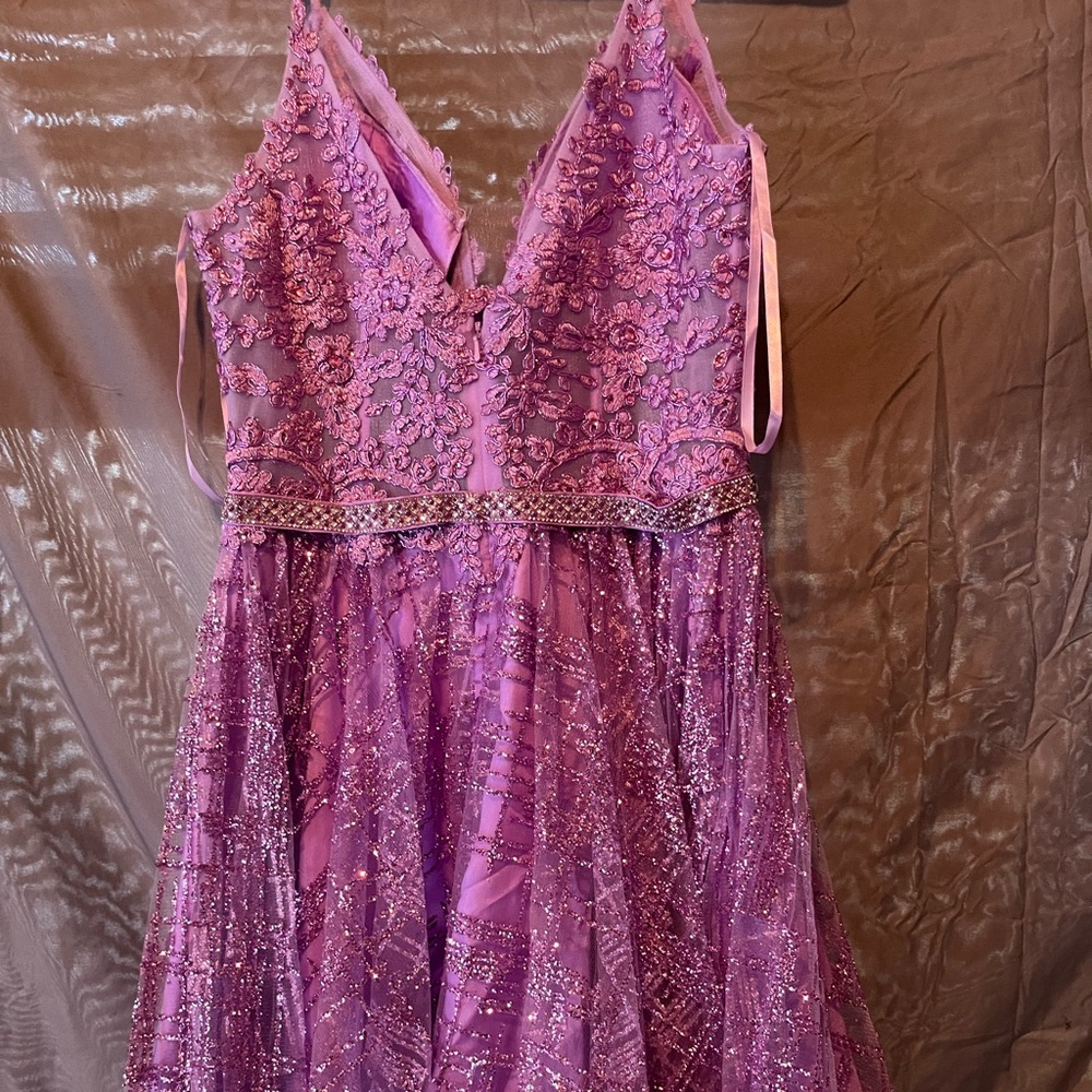 Dresses - Picture 4 of 6